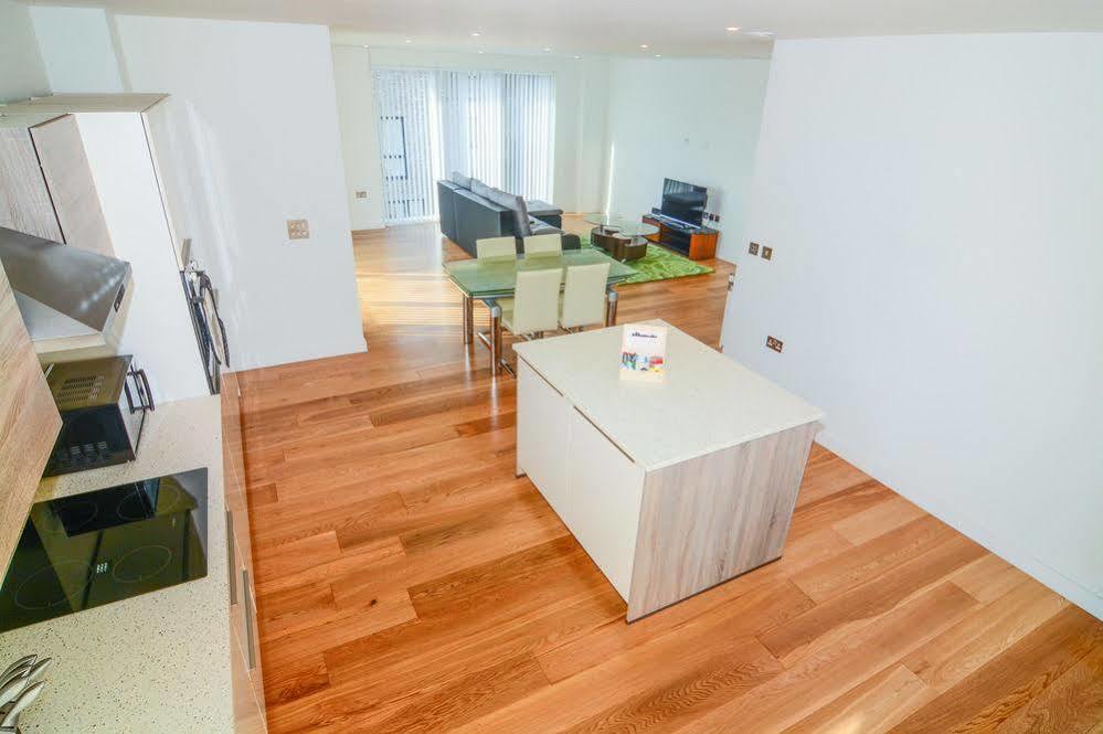 Apartment Wharf - Cambridge Av Лондон Екстер'єр фото