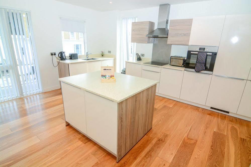 Apartment Wharf - Cambridge Av Лондон Екстер'єр фото