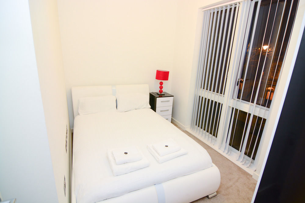 Apartment Wharf - Cambridge Av Лондон Екстер'єр фото