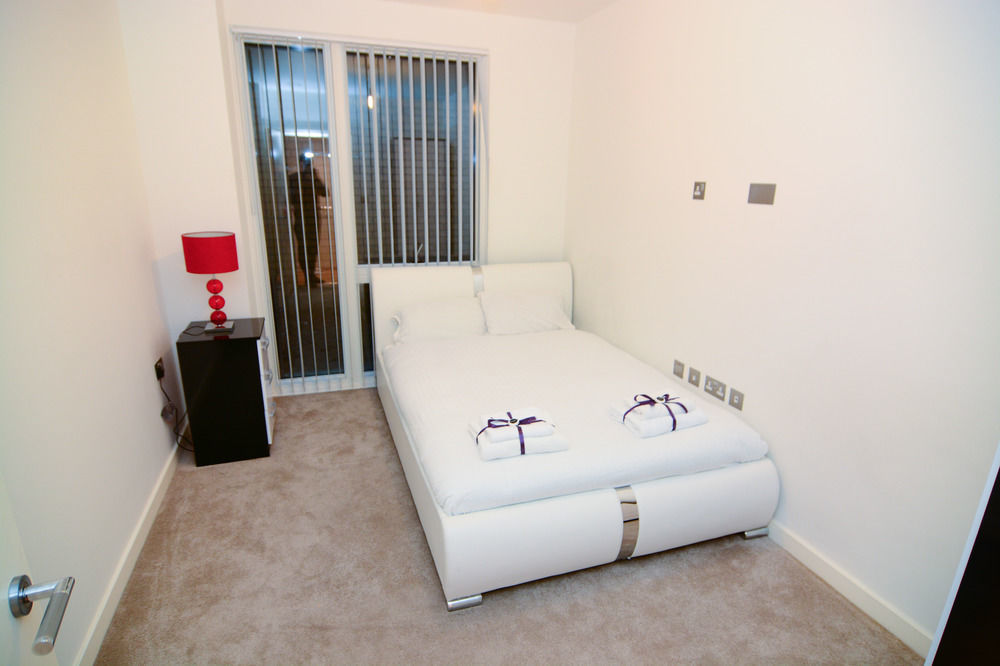 Apartment Wharf - Cambridge Av Лондон Екстер'єр фото