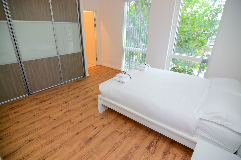 Apartment Wharf - Cambridge Av Лондон Екстер'єр фото