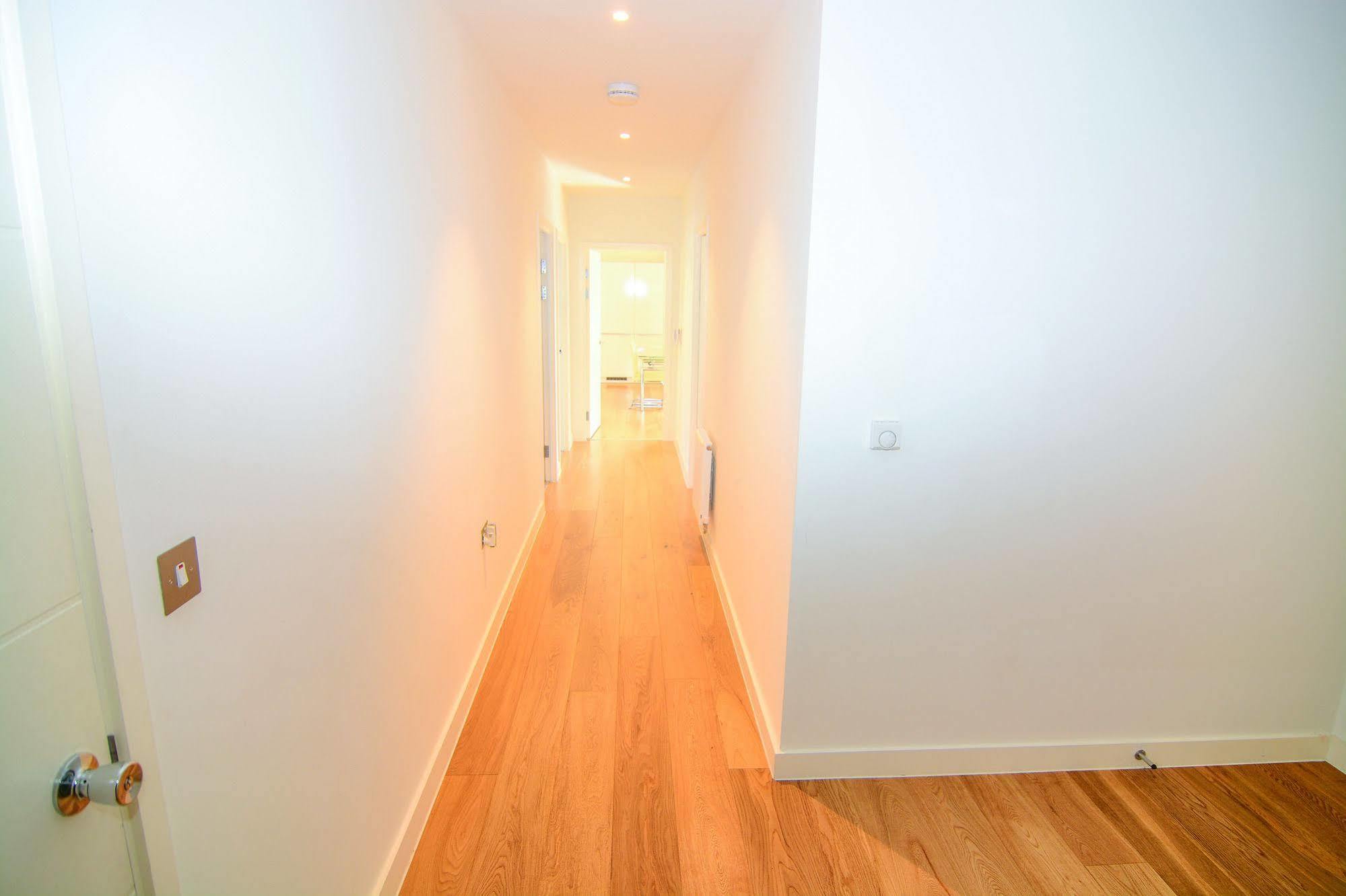 Apartment Wharf - Cambridge Av Лондон Екстер'єр фото