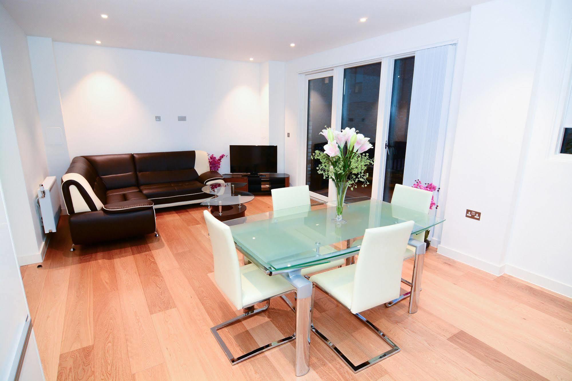 Apartment Wharf - Cambridge Av Лондон Екстер'єр фото