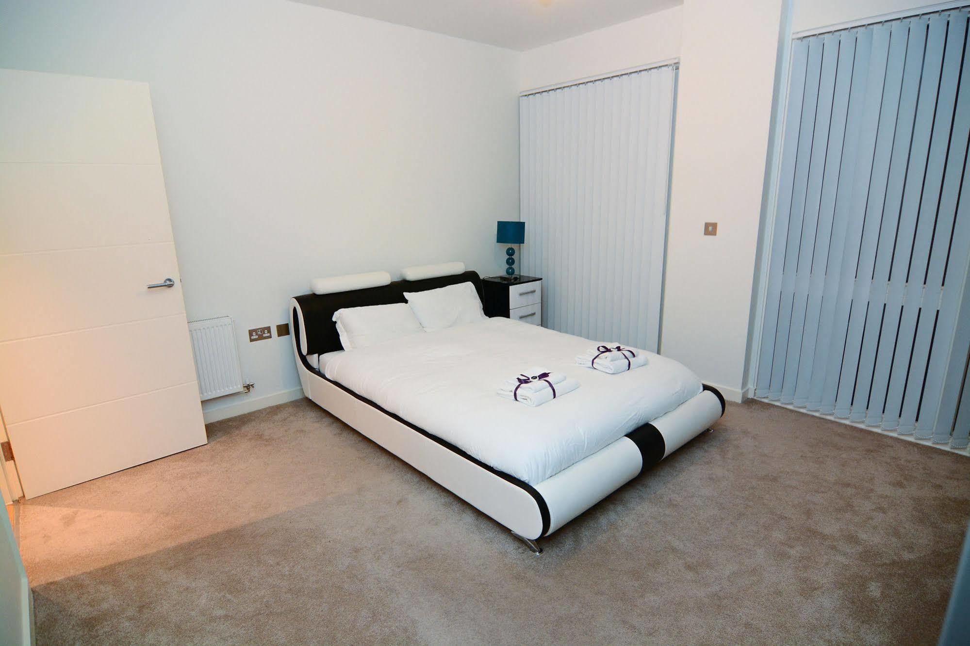 Apartment Wharf - Cambridge Av Лондон Екстер'єр фото