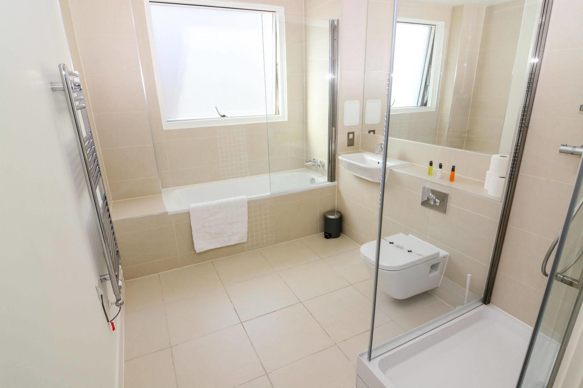 Apartment Wharf - Cambridge Av Лондон Екстер'єр фото