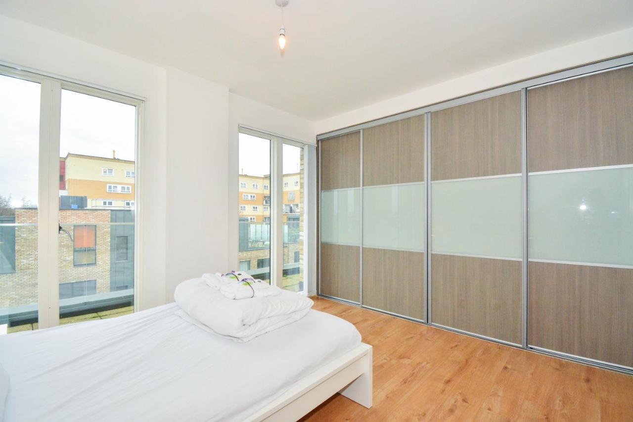 Apartment Wharf - Cambridge Av Лондон Екстер'єр фото