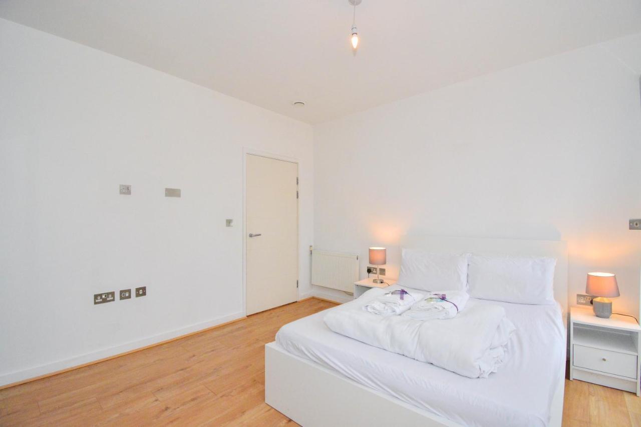 Apartment Wharf - Cambridge Av Лондон Екстер'єр фото